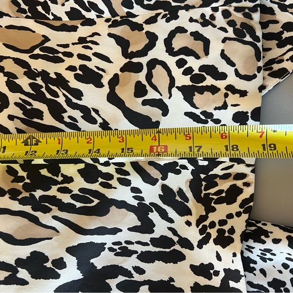 Bebe Shawl Collar White Leopard Blazer - Picture 5 of 10